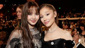 Gaya Lisa BLACKPINK di Panggung Golden Globes 2026, Reuni Bareng Ariana Grande