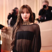 Penampilan Perdana Lisa BLACKPINK di Golden Globes 2026, Sukses Memukau!