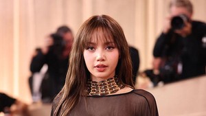 Golden Globe 2026 makin iconic dengan kehadiran Lisa. Foto: Jason Armond/Los Angeles Times via Getty Images