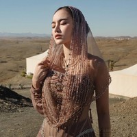 Busana Mahalini dihiasi drapery lembut dengan taburan manik-manik, payet, serta detail bordir berkilau yang menyelimuti area dada hingga pinggang, menciptakan efek glamor namun tetap elegan. Foto: Instagram/@mahaliniraharja
