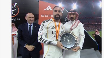 Karena kalah dari Barca, Madrid hanya mendapatkan piring. Foto: X.com