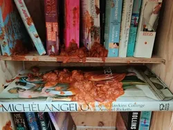 Momen Manusia Bertindak Jahat, Setan Juga Sungkem Kayaknya