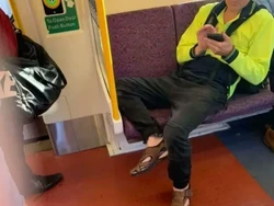 Momen Manusia Bertindak Jahat, Setan Juga Sungkem Kayaknya