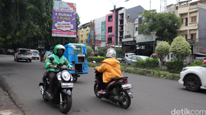 Motor lawan arah di Kalimalang.