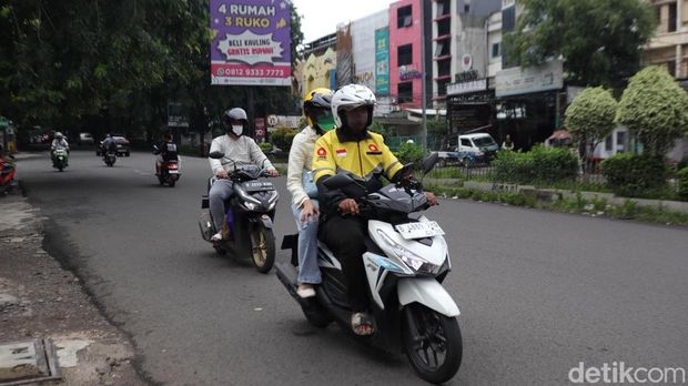 Motor lawan arah di Kalimalang.