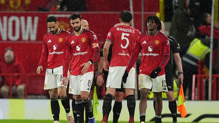 Manchester United players dejected at the final whistle after during the Emirates FA Cup third round match at Old Trafford, Manchester. Picture date: Sunday January 11, 2026. (Photo by Martin Rickett/PA Images via Getty Images)
