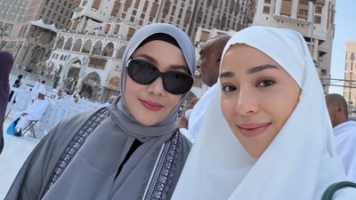 Potret Nikita Willy Umrah Bareng Keluarga, Wajahnya Bikin Adem Berbalut Hijab