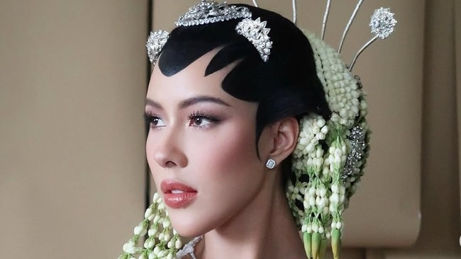 7 Pesona Patricia Schuldtz Dinikahi Putra Tommy Soeharto, Tampil Ayu Berpaes