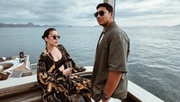 Patricia Schuldtz menikmati laut bersama Darma Mangkuluhur yang kala itu lagi berulang tahun. Momen ini terjadi pada 2024. (Foto: dok Instagram pschuldtz)