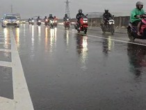 Video Ratusan Motor Masuk Tol Tarumajaya ke Priok Imbas Arteri Bekasi Banjir