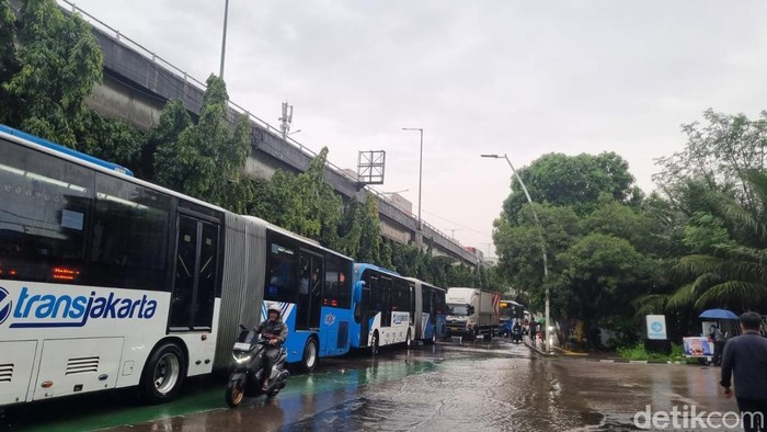 Macet Parah di Jalan Yos Sudarso Jakut, Ini Penampakannya
