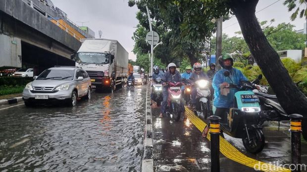 Penampakan kemacetan di Jalan Yos Sudarso (Taufiq Syarifudin/detikcom)
