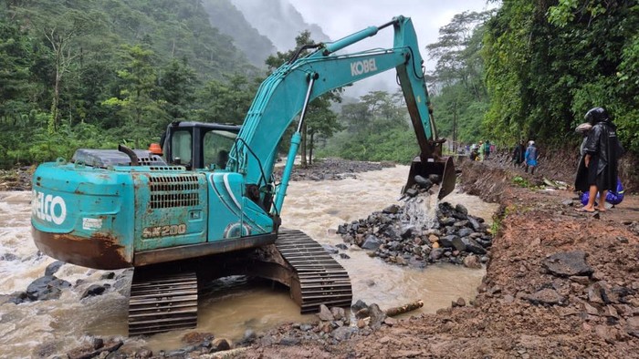 Puluhan Warga Mengungsi Imbas Banjir-Longsor di Jepara