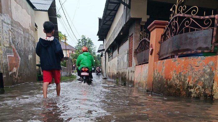 3 Perumahan di Bekasi Banjir Imbas Hujan Deras, Ketinggian Air Capai 30 Cm