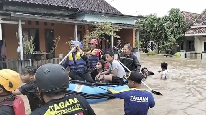 Kali Meluap hingga Tanggul Jebol, Banjir Landa 3 Kecamatan di Cilegon