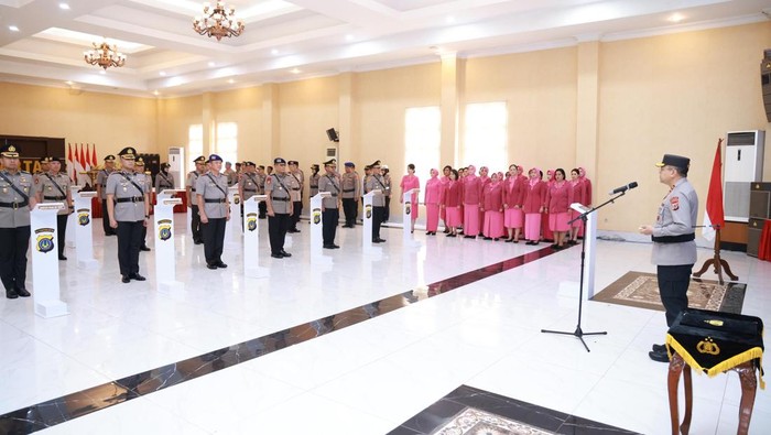 Polda DIY melaksanakan mutasi jabatan sejumlah pejabat utama hingga kapolres, Senin (12/1/2026).