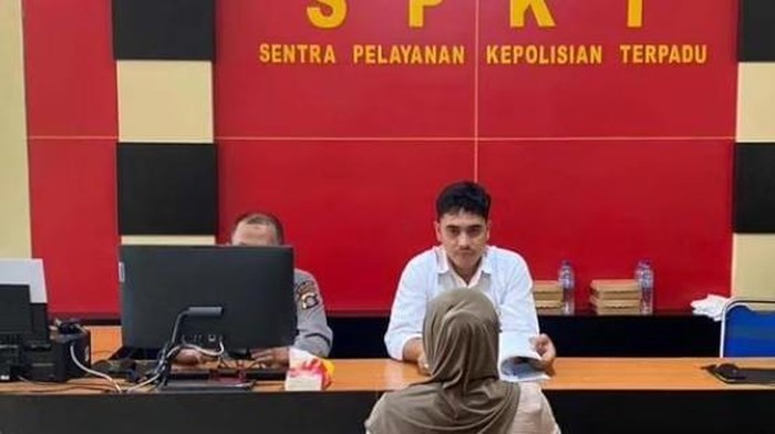 Kabag Ops Polres Bone Bolango, AKP Atmal Fauzi, dilaporkan melecehkan wanita FDL setelah tawaran bantuan hukum. Kasus sedang ditangani Polda Gorontalo.