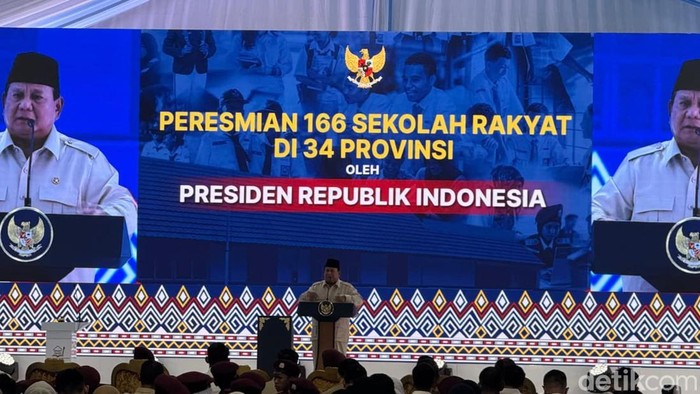 Prabowo Puji Penampilan Baris-berbaris Siswa Saat Peresmian Sekolah Rakyat