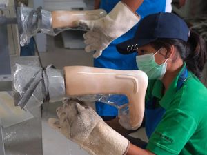 Produksi Kaki Palsu untuk Dukung Mobilitas Penyandang Disabilitas