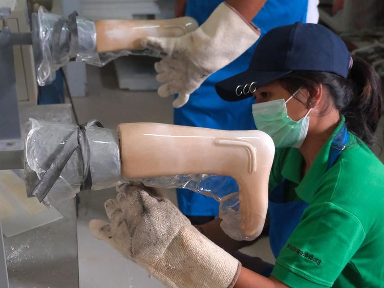 Produksi Kaki Palsu untuk Dukung Mobilitas Penyandang Disabilitas