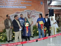 Kala Pram-Warga Bercanda soal Beda Tinggal di TPU Kebon Nanas dan Rusun