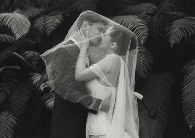 Pernikahan Ranty Maria dan Rayn Wijaya tampaknya sudah semakin dekat. Setelah membagikan potret pas foto latar biru dan menggelar acara bridesmaid proposal, Ranty kini membagikan foto-foto preweddingnya dengan calon suami. Foto: Instagram/@rantymaria