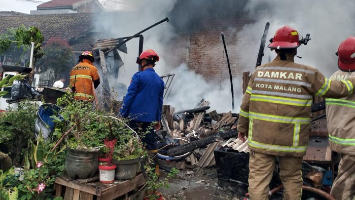 Rumah Penjual Cilok di Malang Terbakar Akibat Gas LPG Bocor