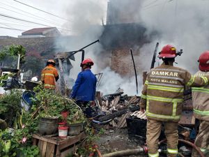 Rumah Penjual Cilok di Malang Terbakar gegara LPG Bocor, Ibu-Anak Luka