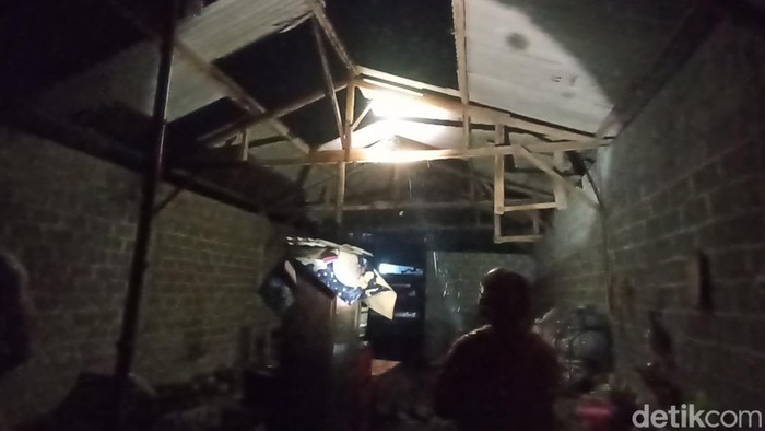 42 Rumah di Tulungagung Rusak Diterjang Angin Puting Beliung