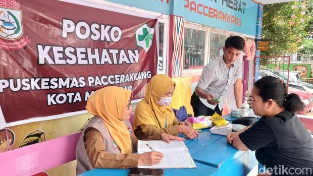 SDN Paccerakkang Makassar jadi lokasi pengungsian korban banjir. SDN Paccerakkang Makassar jadi lokasi pengungsian korban banjir.