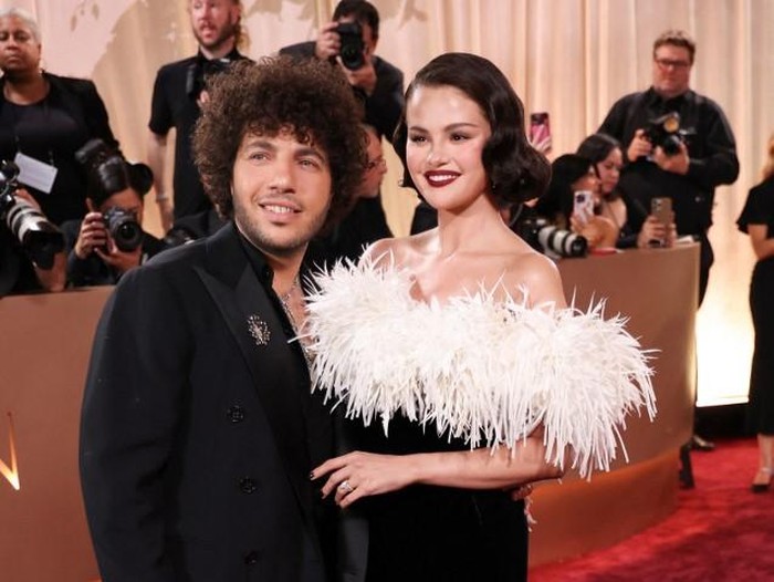 Benny Blanco dan Selena Gomez di Golden Globe Awards, Beverly Hilton Hotel, Beverly Hills, California, 11 Januari 2026.
