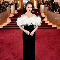 Pada ajang Golden Globes 2026, Selena Gomez masuk nominasi Penampilan Terbaik Aktris dalam Serial Televisi Musikal atau Komedi lewat perannya dalam serial Only Murders in the Building. Foto: Getty Images/Tommaso Boddi