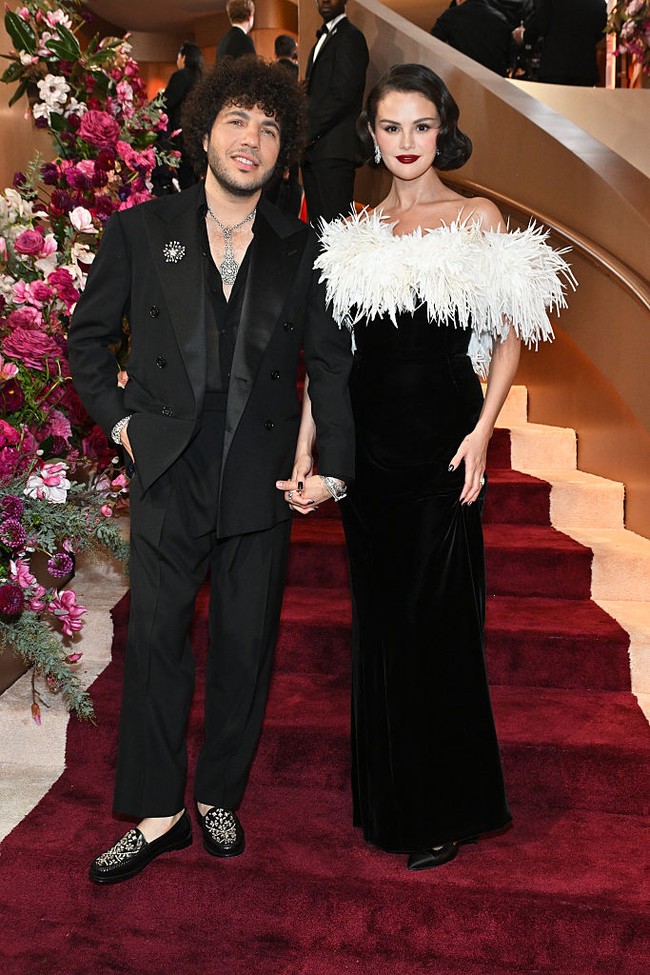 Seperti dikutip dari CNN Internasional, Selena Gomez mengenakan gaun Chanel yang membutuhkan lebih dari 320 jam pengerjaan. Foto: Getty Images/Tommaso Boddi