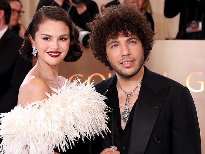 Penampilan Selena Gomez dan Benny Blanco saat menghadiri Golden Globe Awards 2026  di Beverly Hills, California, Minggu (11/1/2026).