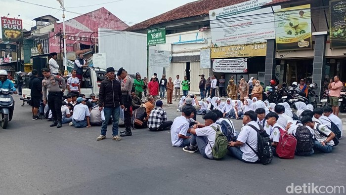 Kata Bupati Garut Soal SMA YBHM Disegel Pengusaha