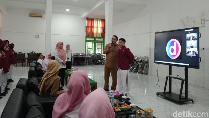 Siswa Sekolah Rakyat Palembang saat memperkenalkan diri.