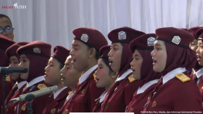Siswi Sekolah Rakyat Senang dan Lega Bisa Tampil di Depan Prabowo