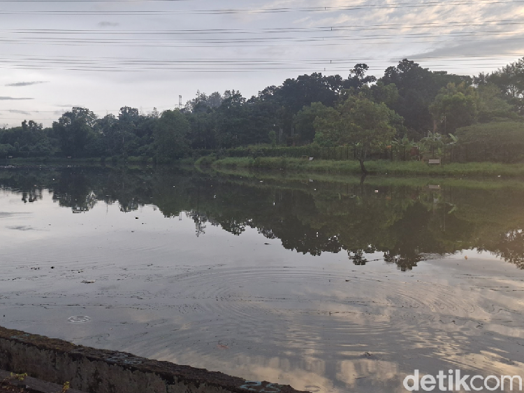 Warga Depok yang Suka Mancing Merapat, Situ Sidomukti Bisa Jadi Pilihan