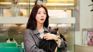 Di episode sebelumnya, Yoon Bom dan Seon Jae Gyu mulai dekat satu sama lain. Dalam hati Yoon Bom udah mulai tergelitik dengan sosok Seon Jae Gyu. (Foto: dok. tvN)