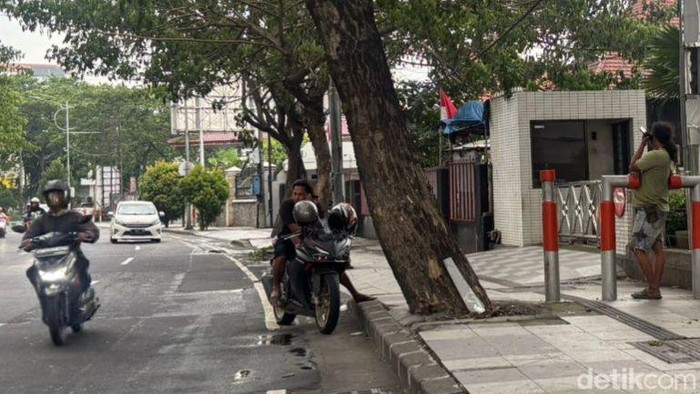 Suasana di sekitar markas Ormas Madas di kawasan Wonokromo Surabaya