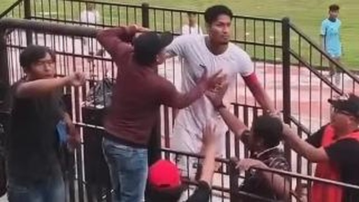 Eks PSM Abdul Rahman Minta Maaf Usai Ngamuk ke Suporter Persikama