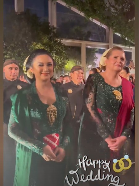 Tata Cahyani Eks Istri Tommy Soeharto di Nikahan Anak, Cantik Berkebaya Hijau