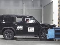 Detik-detik Mobil China Jetour T2 Dites Tabrak, Begini Hasilnya