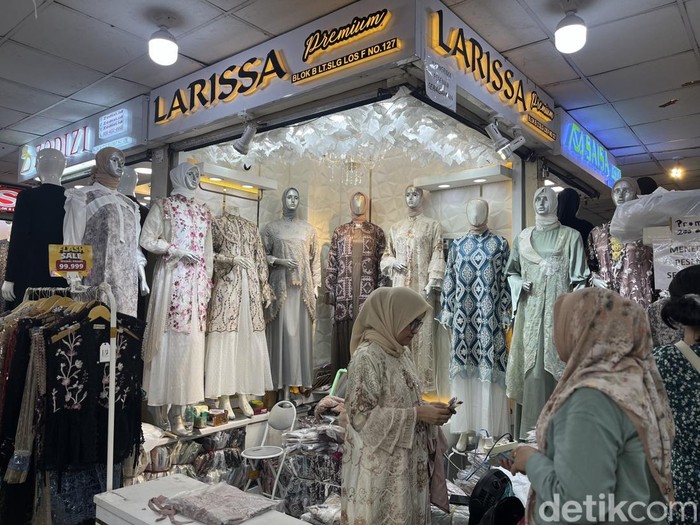 Tren baju Lebaran 2026 di Tanah Abang, Jakarta Pusat