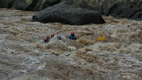 Detik detik menegangkan di tengah Jeram Fitri yang berkelas Grade 5.
