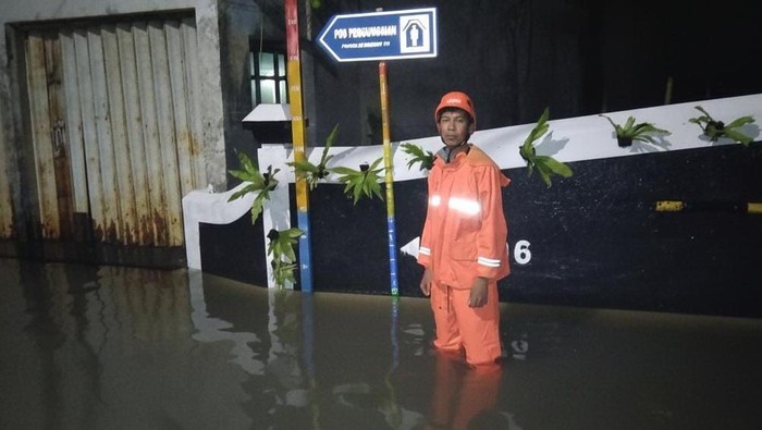 Update Banjir Jakarta Malam Ini: 59 RT dan 30 Ruas Jalan Masih Terendam