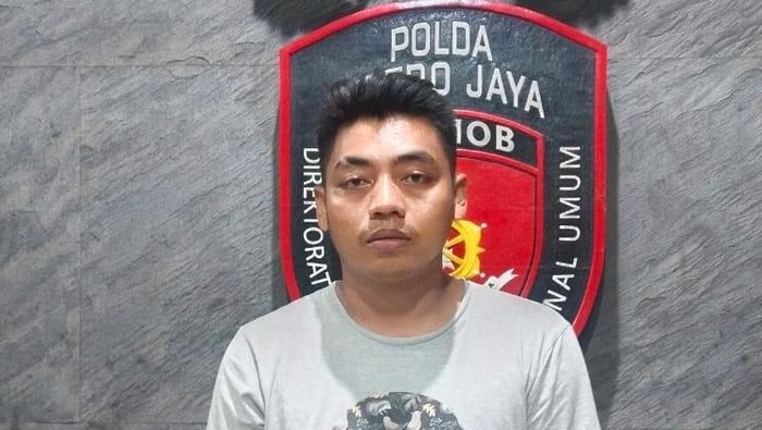 Ahmad Riansah alias Delon, pria yang membunuh istri sirinya sekaligus terapis di Bekasi.