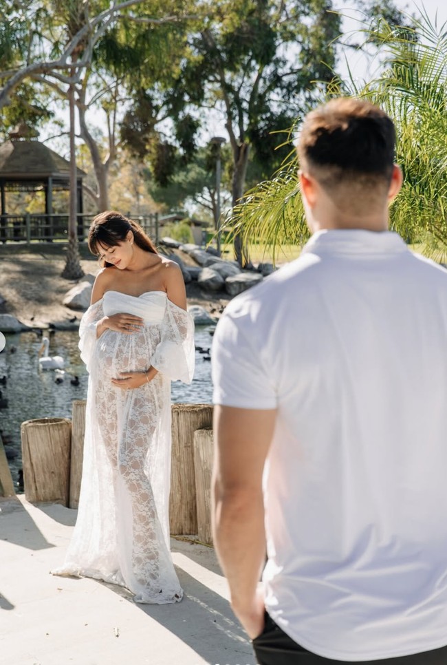 Tampil simpel seperti biasanya, wanita berdarah Indonesia-Belgia itu terlihat cantik dengan rambut panjang berponi yang diikat setengah. Everything I’ve survived led me here, tulis Aurelie dalam keterangan unggahannya. Foto: Instagram/@aurelie