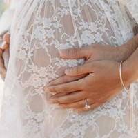 Salah satu foto secara khusus memamerkan baby bump trimester ketiga di perut Aurelie yang sudah semakin besar. Diketahui wanita 32 tahun itu akan segera melahirkan bayi berjenis kelamin laki-laki. Foto: Instagram/@aurelie