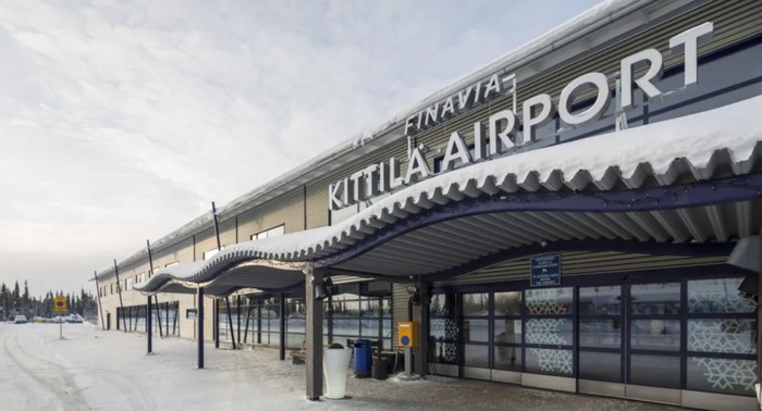 Pesawat Terbungkus Es, Ribuan Turis Terdampar di Bandara